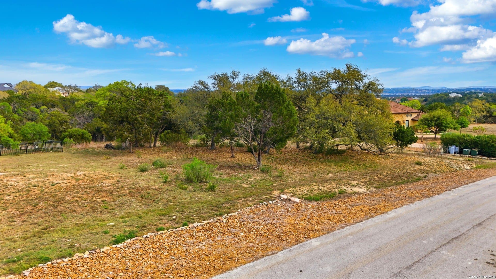 1 acres in Comal County gallery image 3