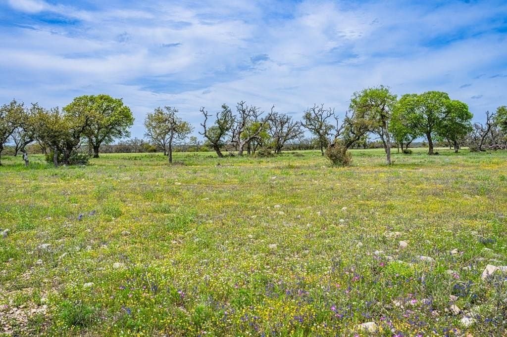 5.7 acres in Gillespie County