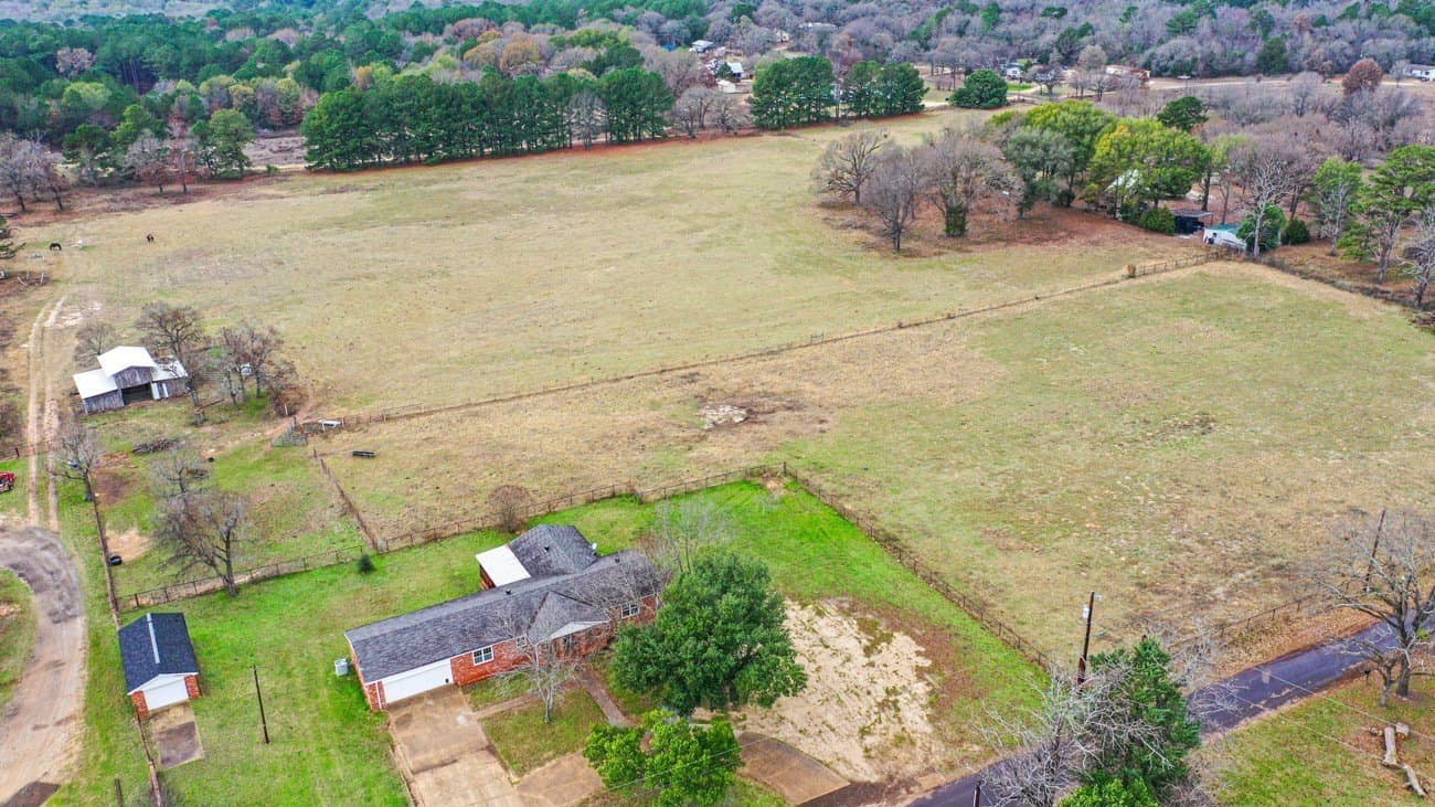 9.83 acres in Smith County - photo 2