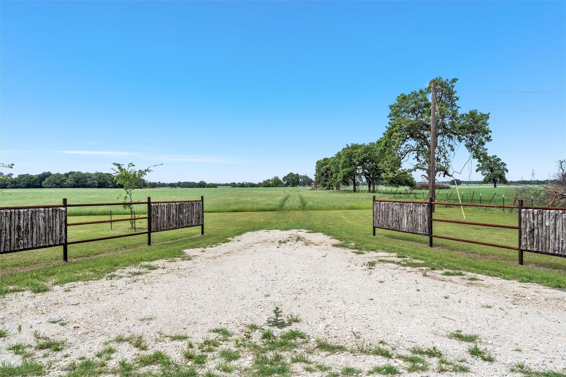 15.2 acres in Hill County gallery image 3