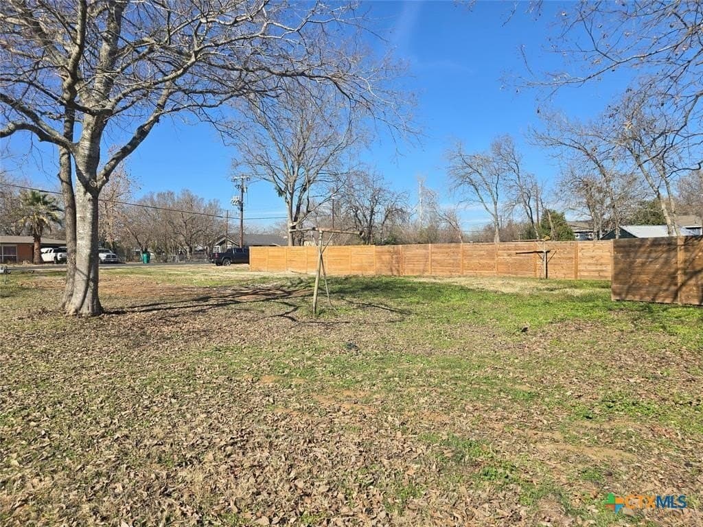 0.34 acres in Bastrop County gallery image 3
