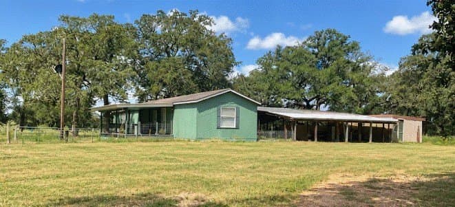 1.5 acres in Lavaca County