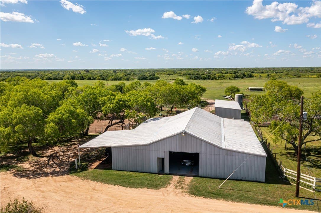 396.84 acres in Karnes County - photo 6