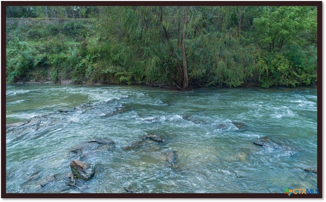 401 acres in Karnes County gallery image 2