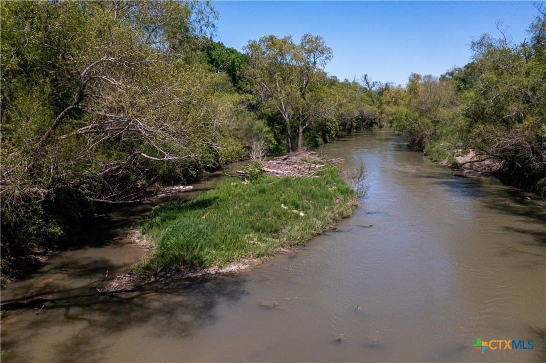 396.84 acres in Karnes County - photo 13