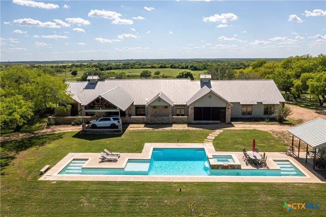 401 acres in Karnes County gallery image 3