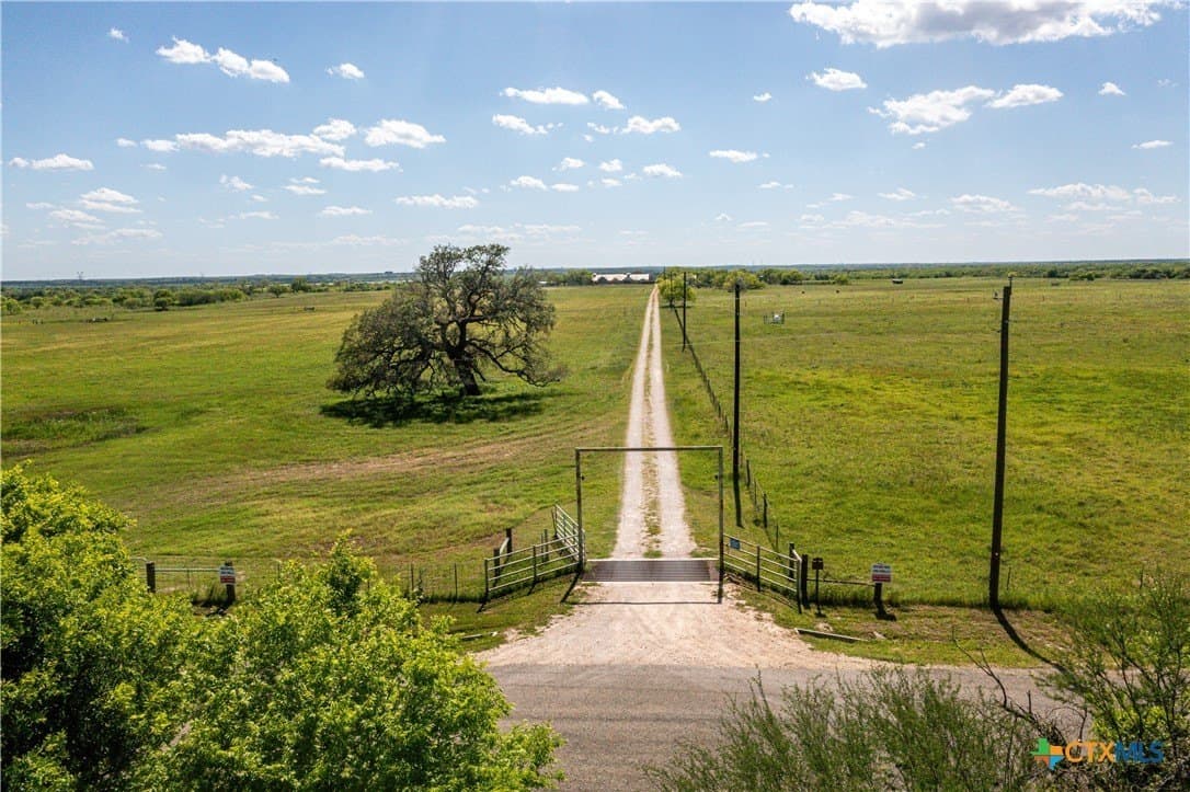 396.84 acres in Karnes County - photo 7