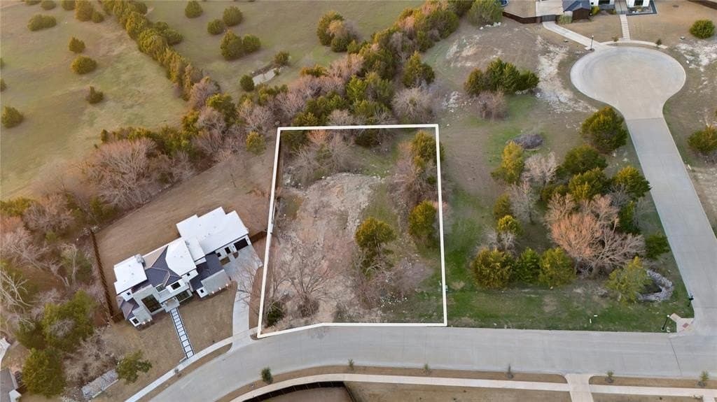 0.83 acres in Ellis County