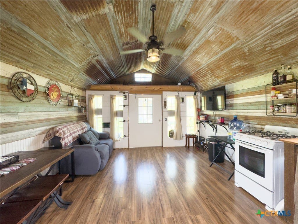 10.6 acres in Caldwell County gallery image 2