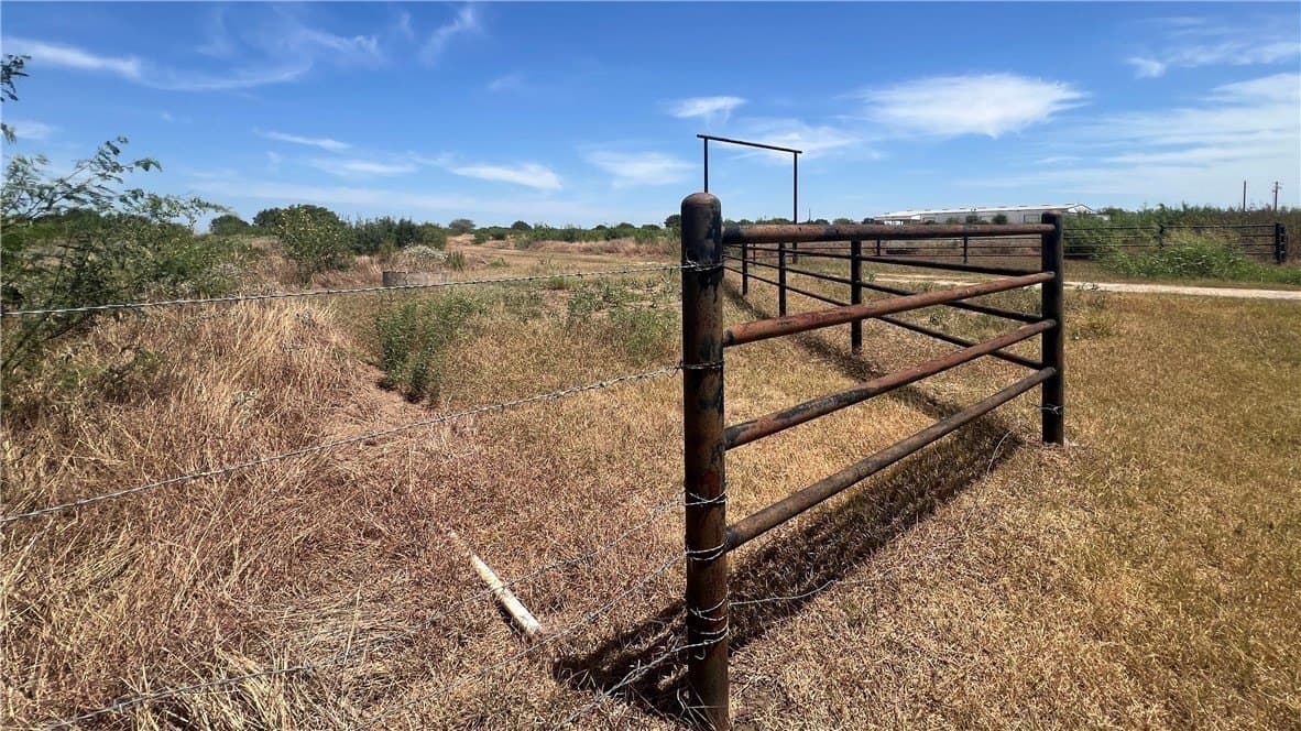 20 acres in Atascosa County - photo 2