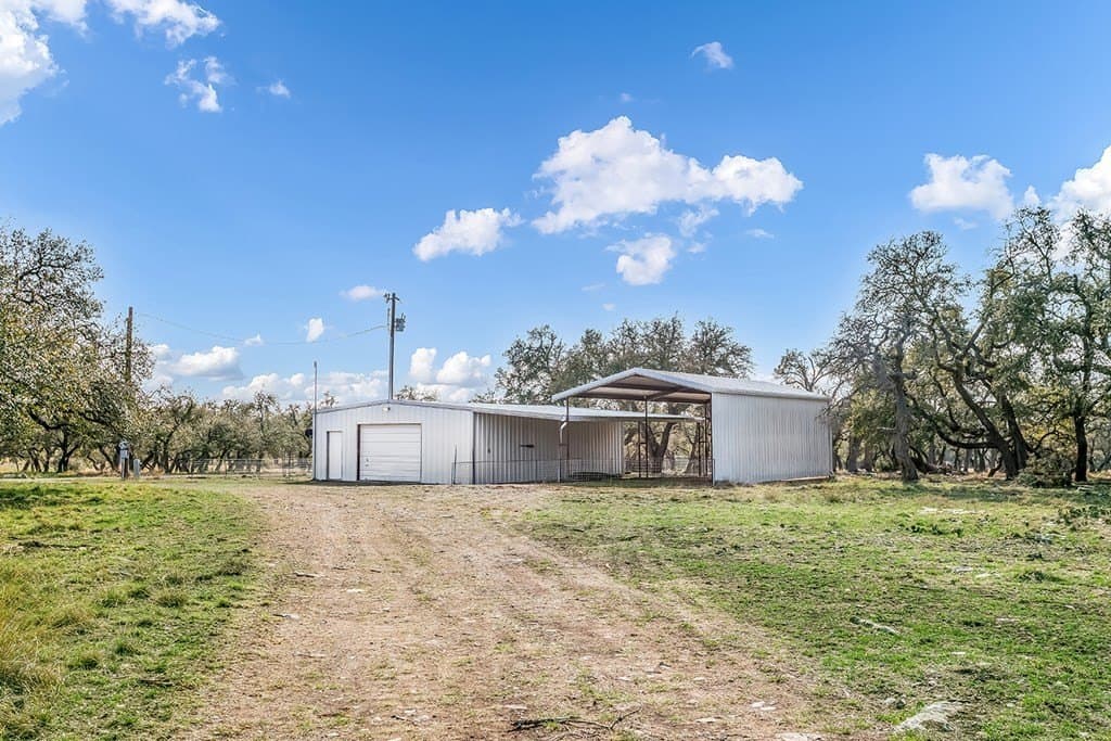 80 acres in Gillespie County - photo 12