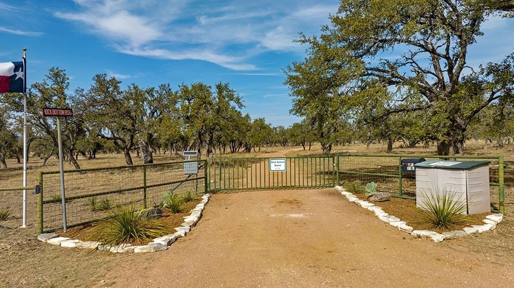 80 acres in Gillespie County - photo 6