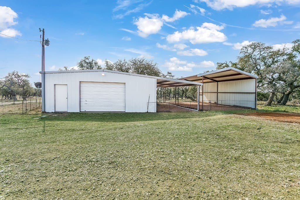 80 acres in Gillespie County - photo 13