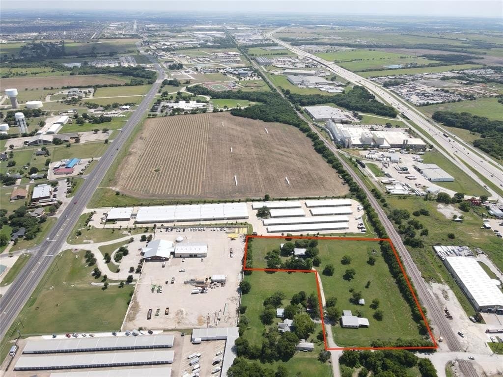 3.93 acres in Ellis County gallery image 3