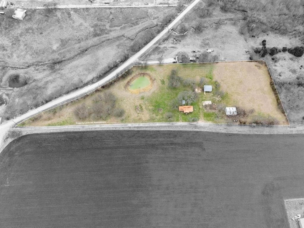 5.75 acres in Hill County