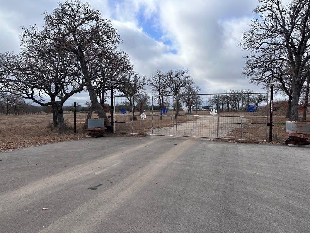 20 acres in Gillespie County - photo 6