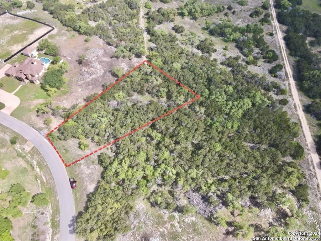 1.24 acres in Comal County