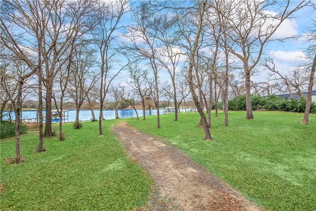 1.7 acres in Leon County gallery image 3