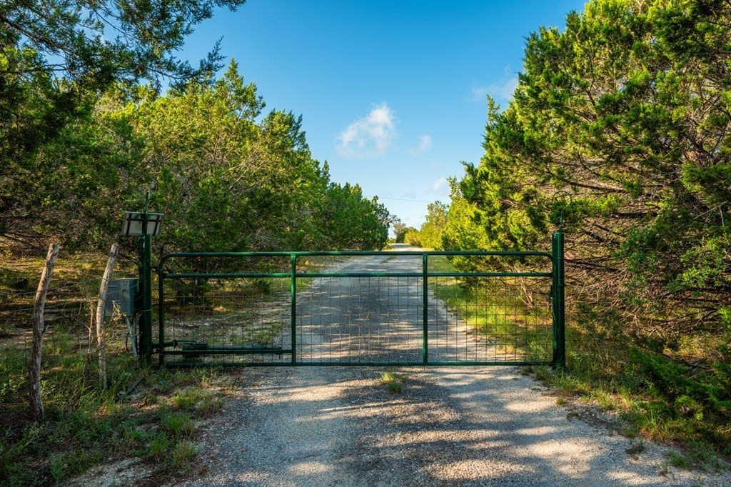 12.99 acres in Bandera County gallery image 3