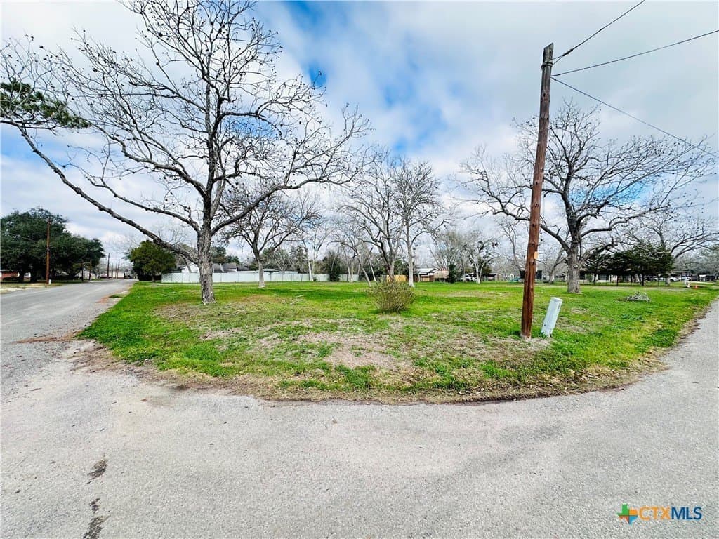 0.52 acres in Lavaca County gallery image 2