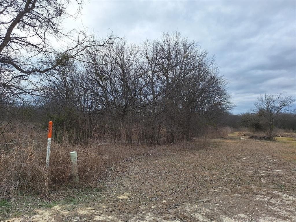 6 acres in Hill County
