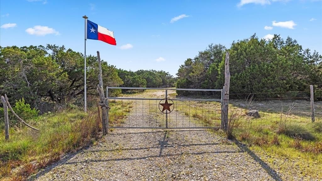 7.62 acres in Hays County