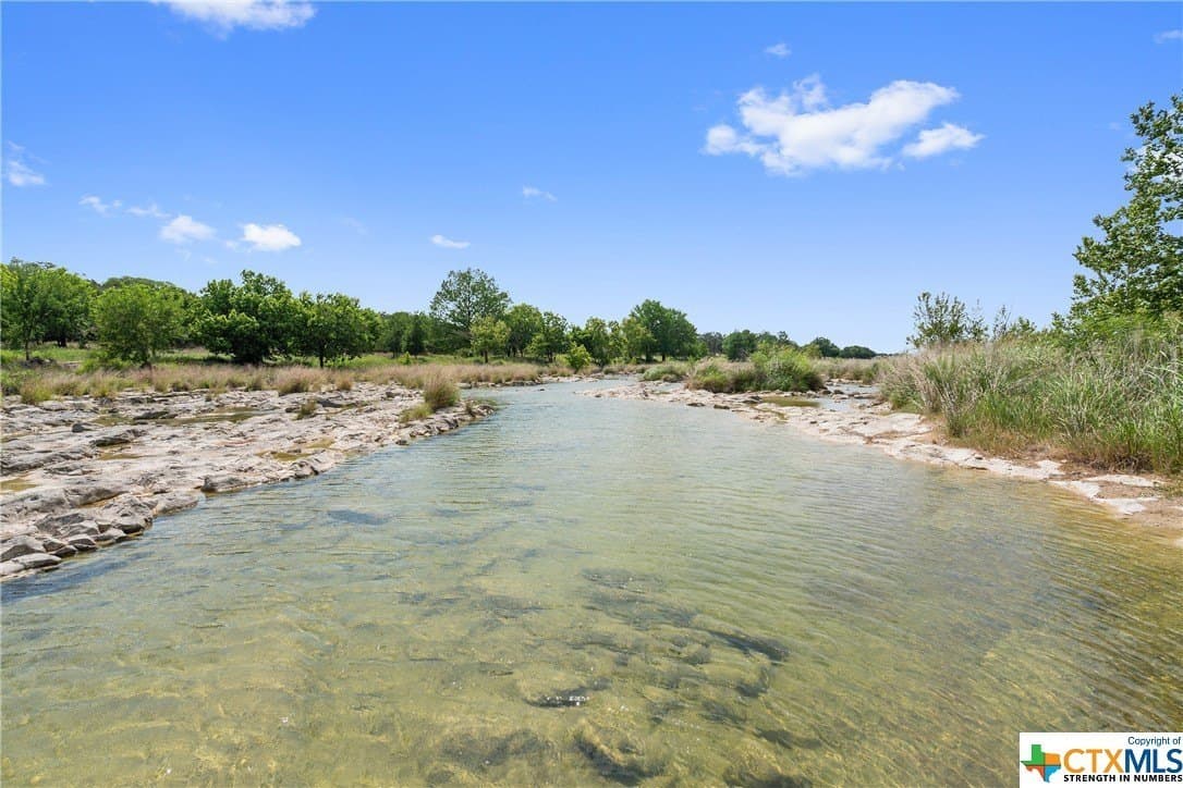 9.75 acres in Blanco County