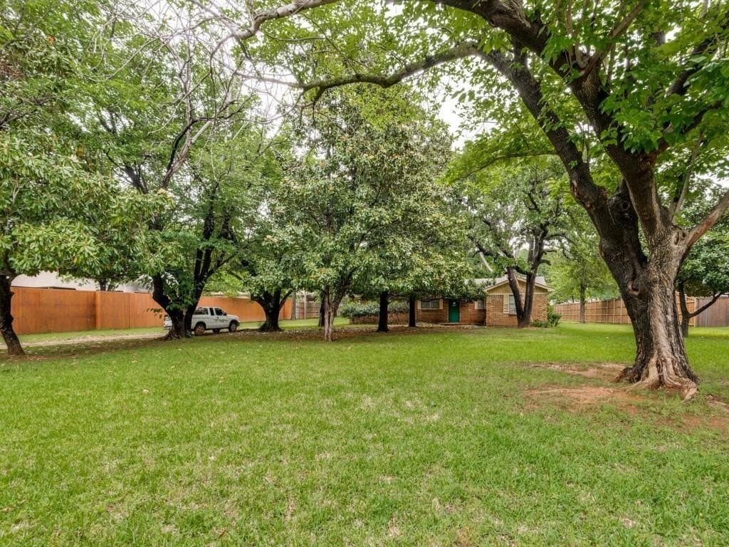 0.91 acres in Tarrant County gallery image 2
