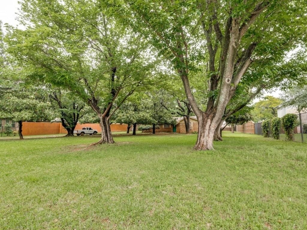0.91 acres in Tarrant County gallery image 4