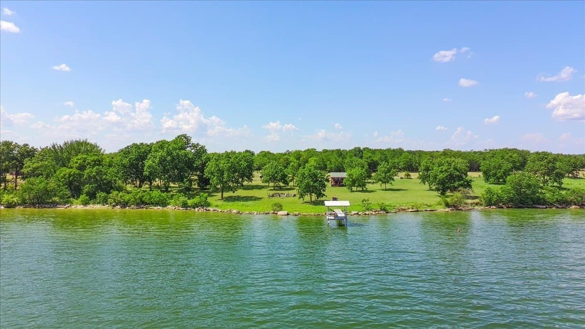 6.35 acres in Navarro County