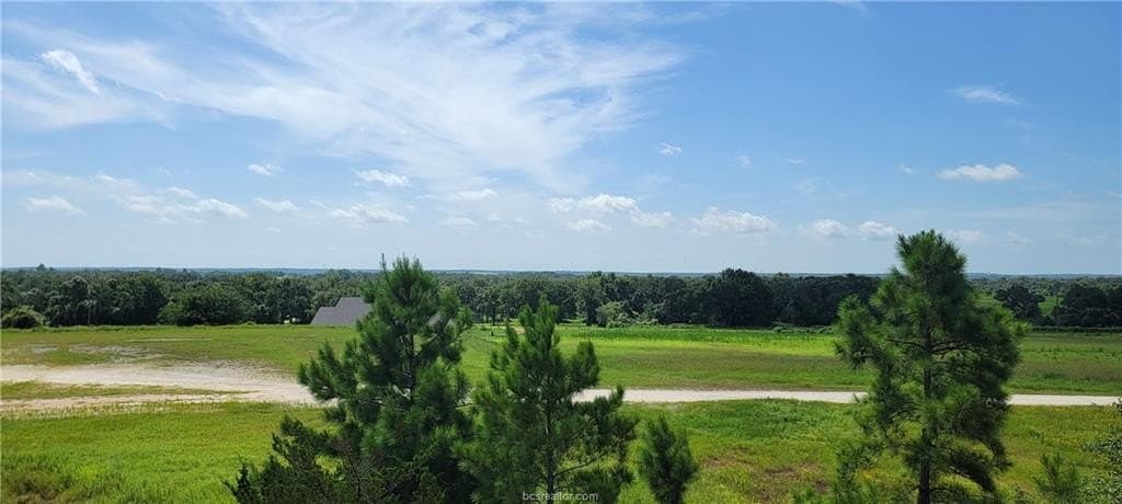 6.3 acres in Robertson County