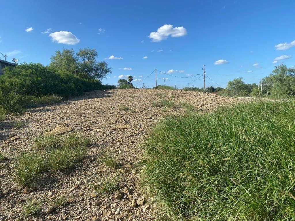 0.3 acres in Maverick County gallery image 3