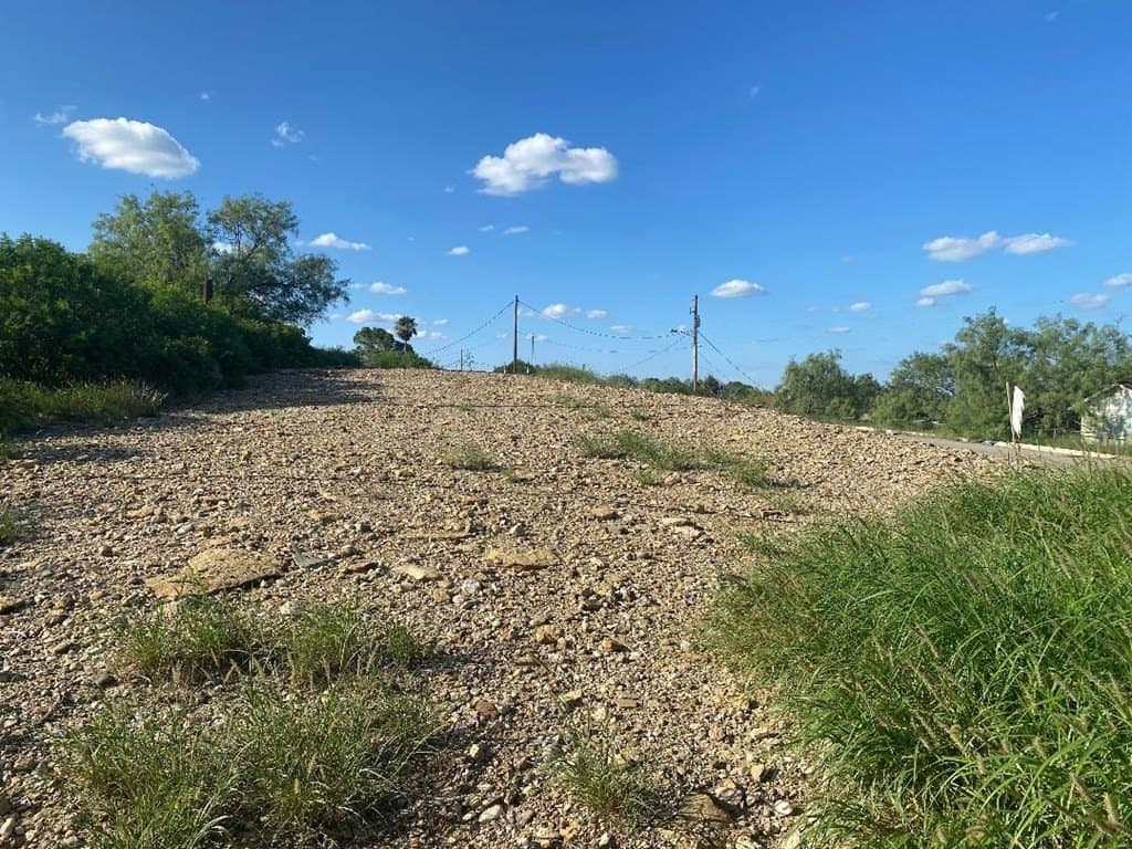 0.3 acres in Maverick County gallery image 2
