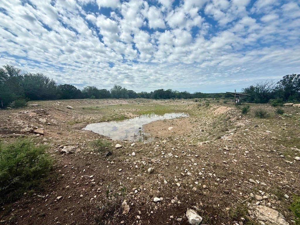 22 acres in Edwards County gallery image 2