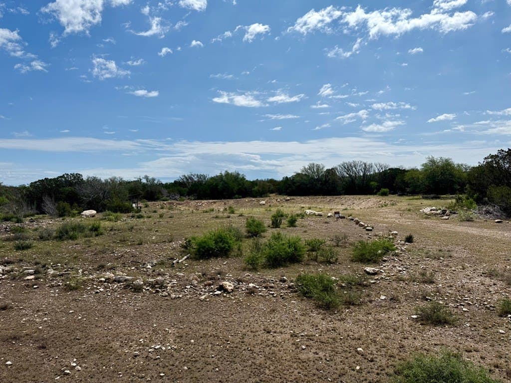 22 acres in Edwards County gallery image 3