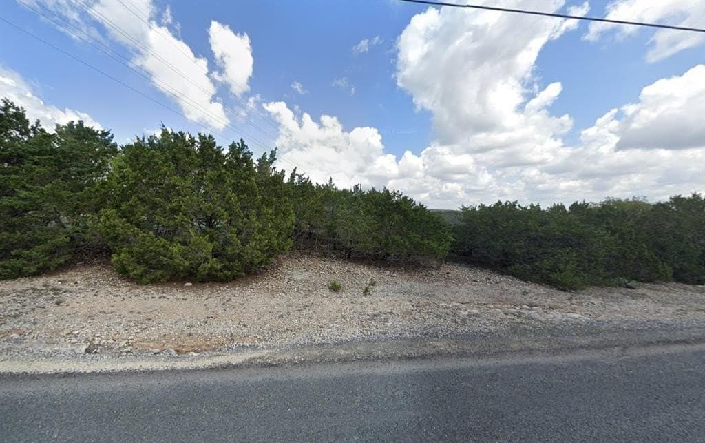 1.33 acres in Kerr County gallery image 2