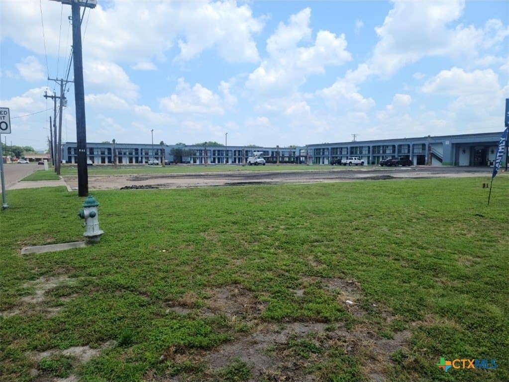 0.83 acres in Victoria County gallery image 3