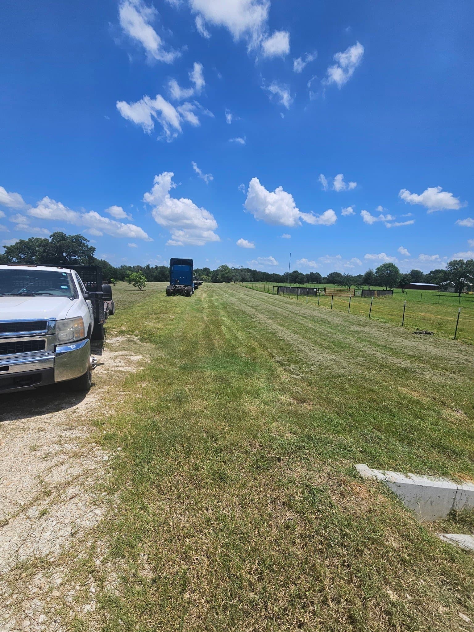 2 acres in Navarro County gallery image 2