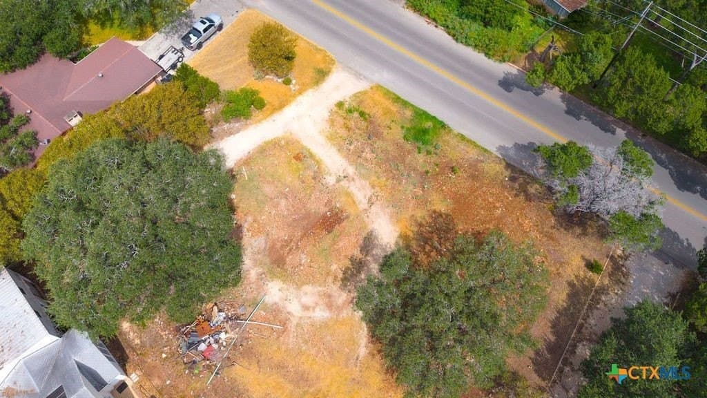 0.91 acres in Comal County - photo 5