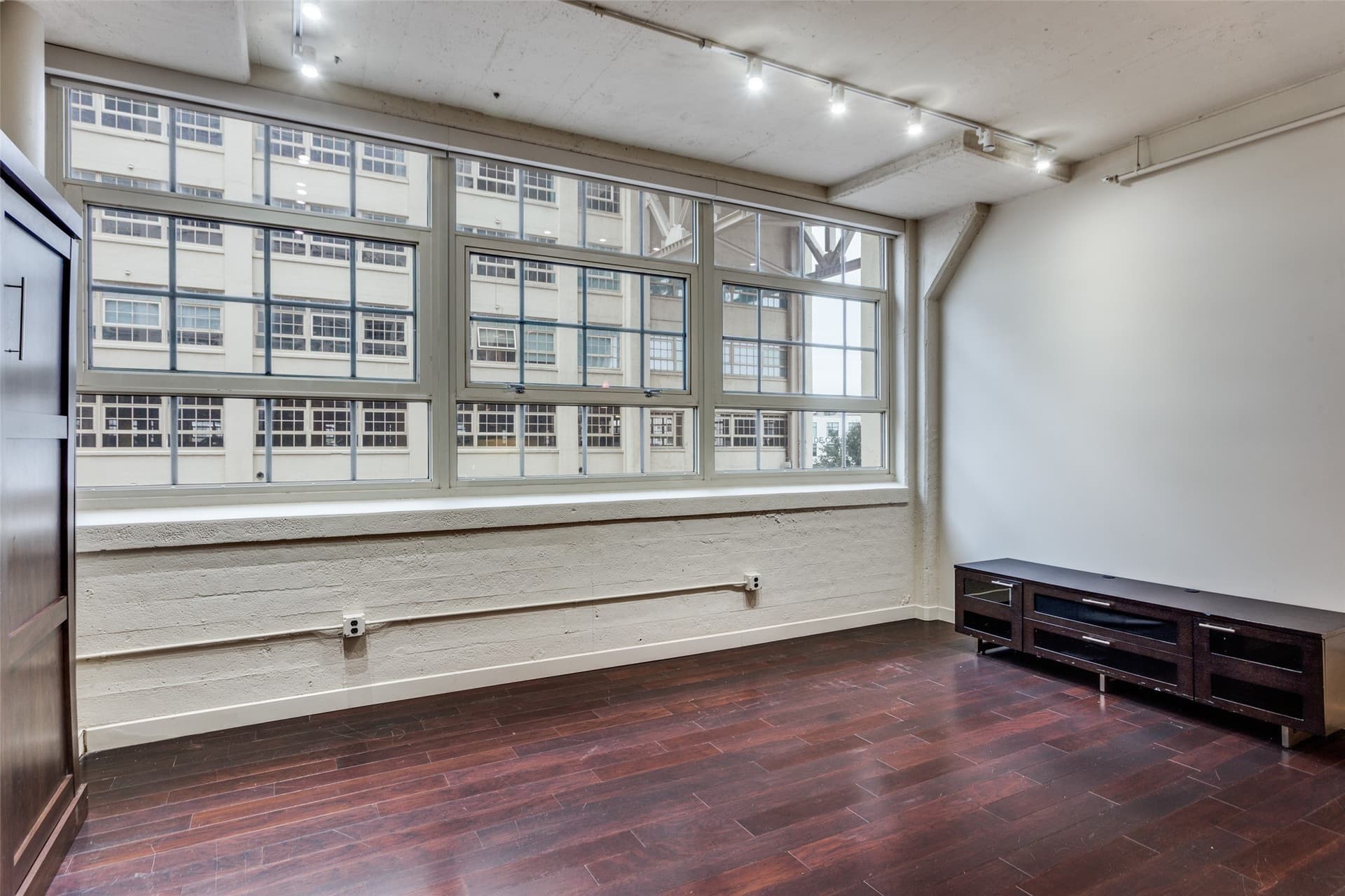 10.68 acres in Tarrant County gallery image 3