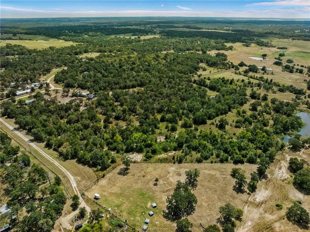4.89 acres in Burleson County - photo 3
