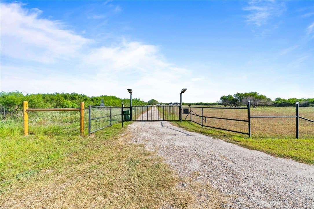 10 acres in Kleberg County - photo 34