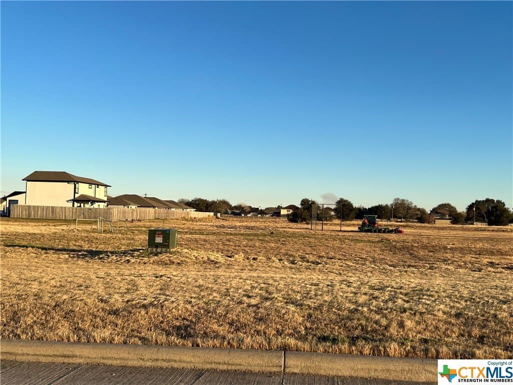 8.68 acres in Victoria County gallery image 3