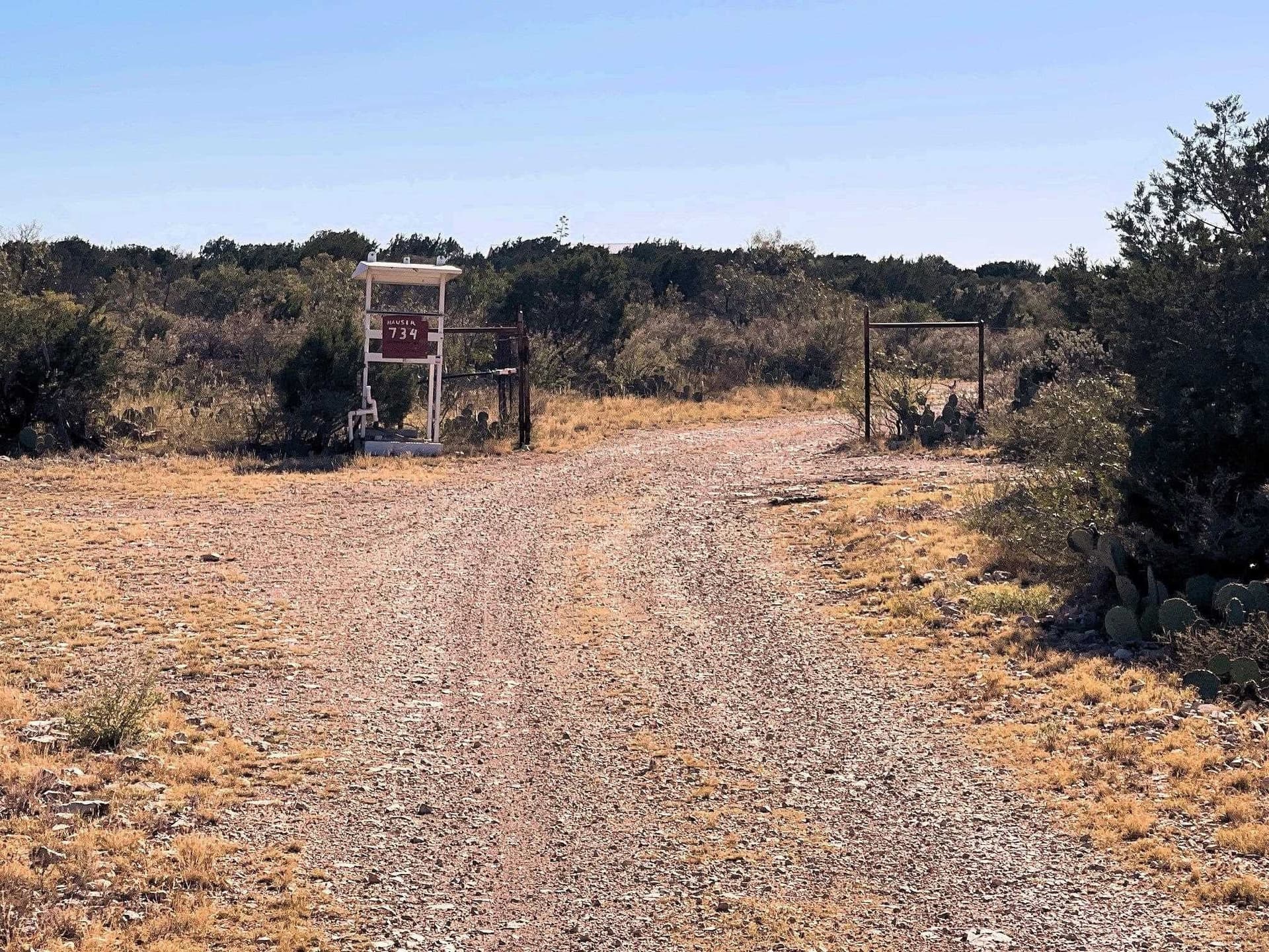 200 acres in Val Verde County gallery image 3