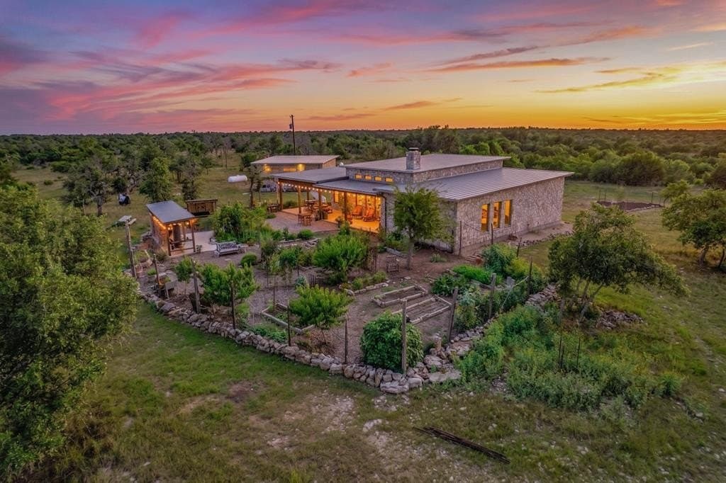 100.71 acres in Gillespie County - photo 3