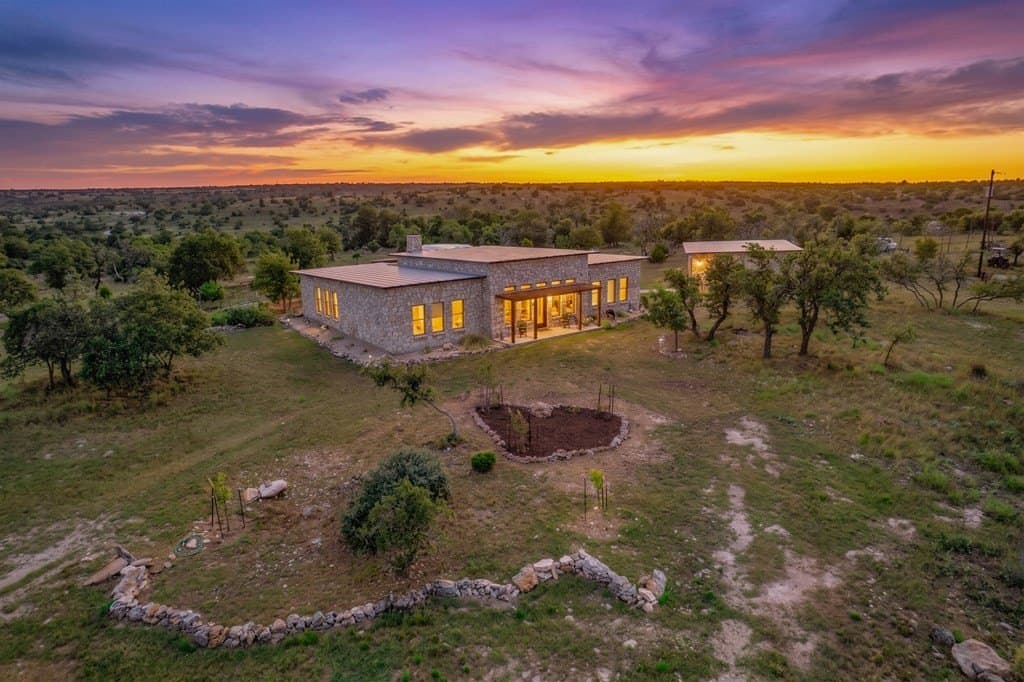 100.71 acres in Gillespie County - photo 2