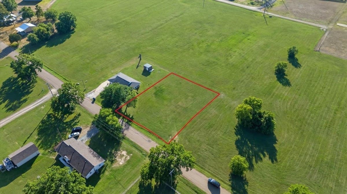 0.34 acres in Henderson County gallery image 4