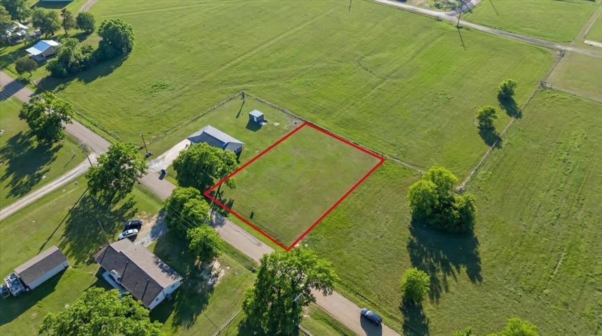 0.34 acres in Henderson County - photo 6