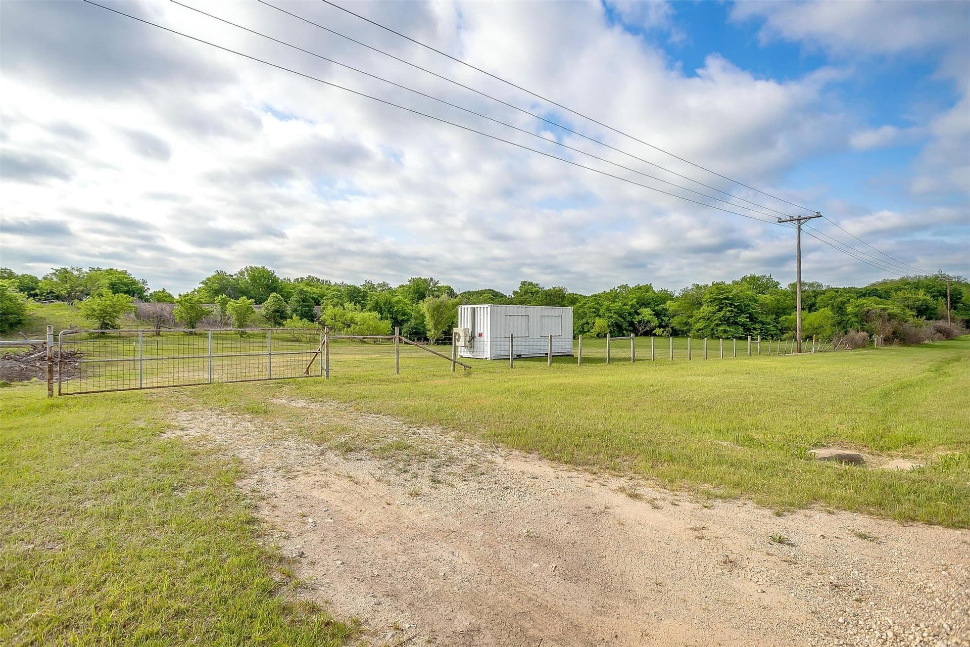 10.62 acres in Hill County - photo 10