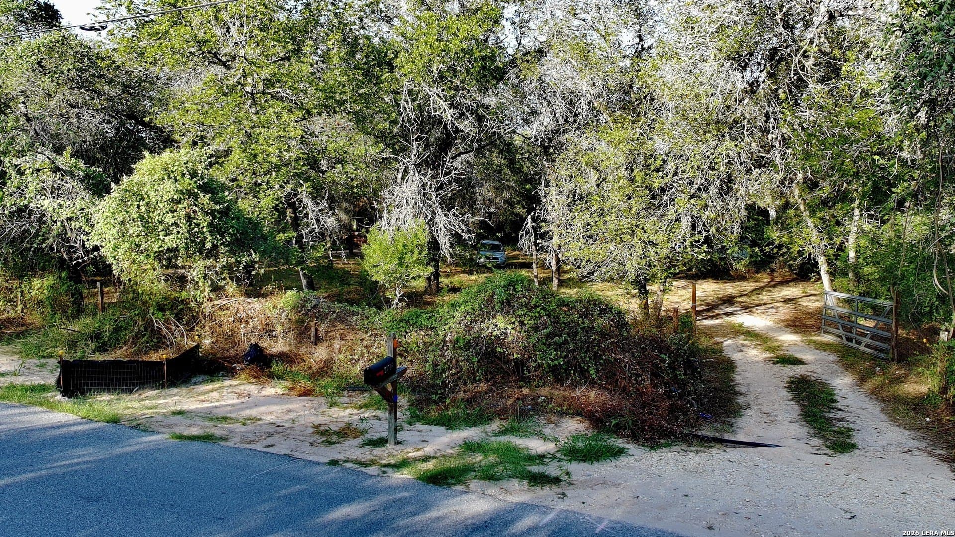 0.8 acres in Bexar County gallery image 3